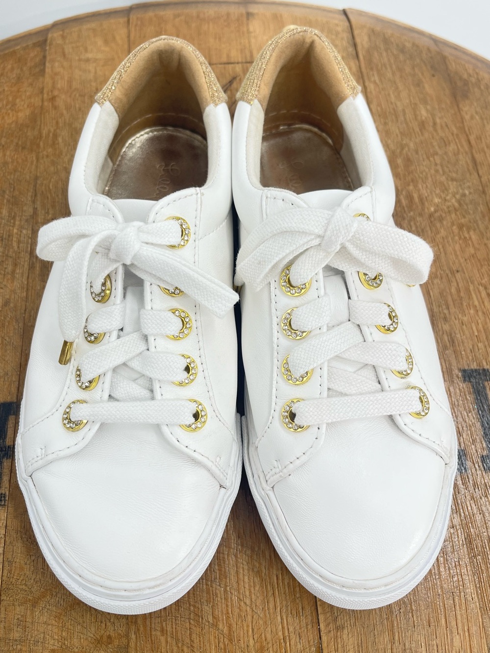 Lilly Pulitzer Luxe Hallie Sneaker. Resort white. Size 6.5. Gently worn.